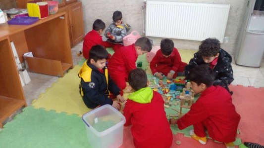 اجرای بازی های فکری و آموزشی با حضور دانش آموزان پیش دبستانی حضرت فاطمه (س)