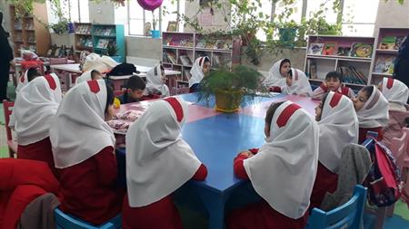 بازدید دانش آموزان کانون شهید باهنر از کتابخانه