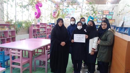 بازدید دانش آموزان دبیرستان شاهد از کتابخانه