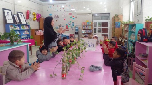 شعرخوانی گروهی دانش آموزان پیش دبستانی حضرت فاطمه (س) به مناسبت هفته کتاب